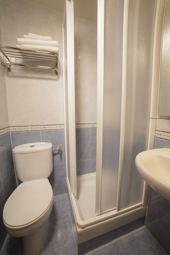 Bathroom 4, Ciudad Condal, Barcelona