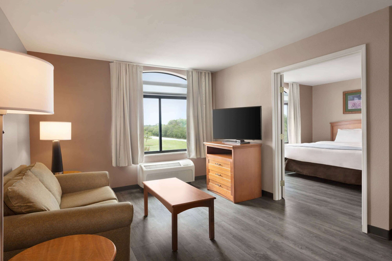 Bedroom 4, Wingate by Wyndham Bentonville AR, Benton