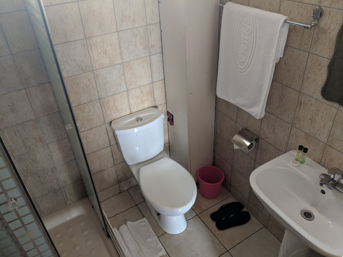 Bathroom 5, Prestige Hotel Suites Kampala, Kampala