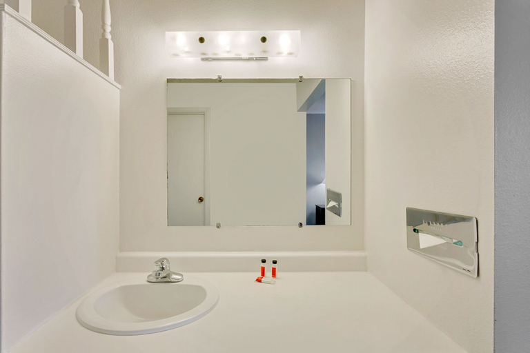 Bathroom 3, Super 8 by Wyndham Alturas, Modoc