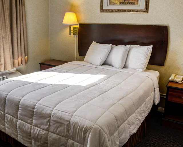 Bedroom 3, Rodeway Inn near Venice Beach, Los Angeles