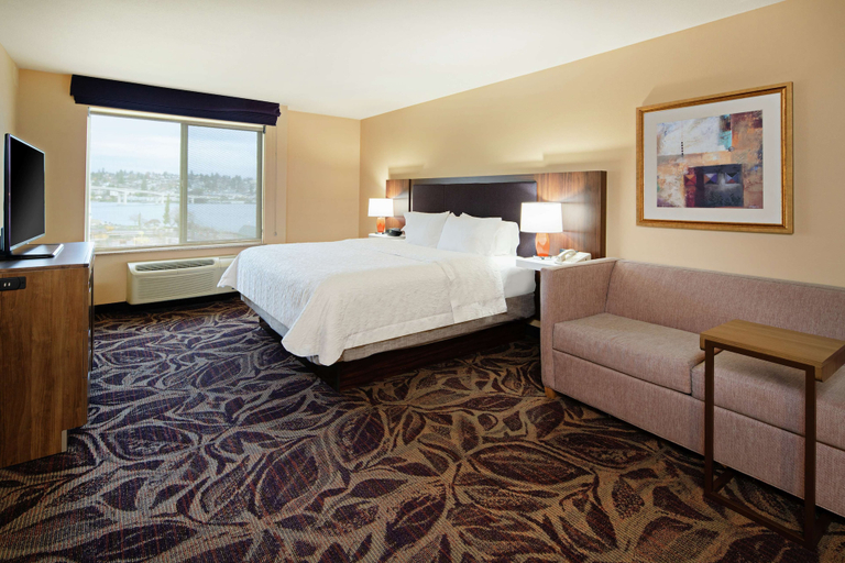 Bedroom 3, Hampton Inn & Suites Bremerton, Kitsap