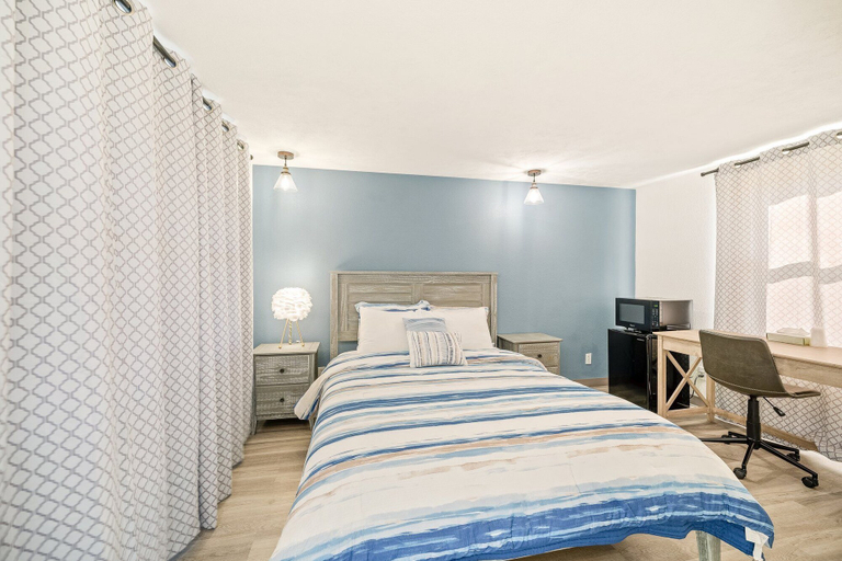 Bedroom 4, Founder's Brook Motel and Suites, Newport