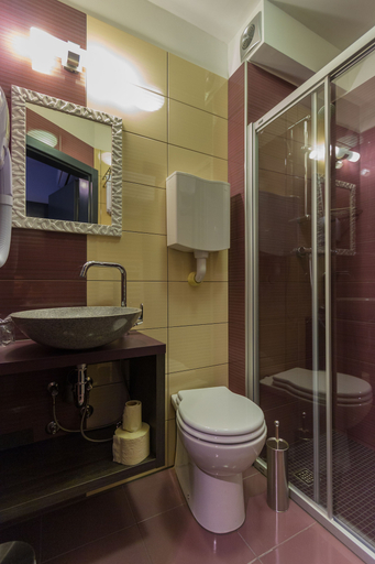 Bathroom 3, Log In Rooms, Zagreb