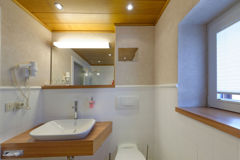 Bathroom 4, Hotel Alte Post, Garmisch-Partenkirchen
