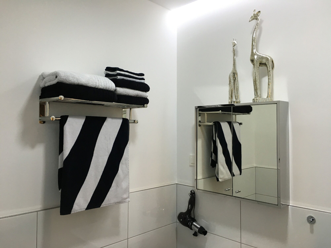 Bathroom 3, High Level Apartments, Mannheim