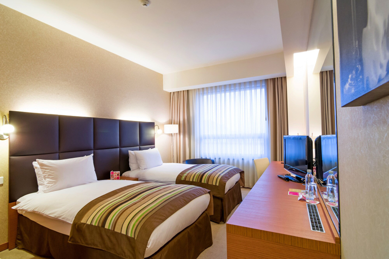 Bedroom 3, Ramada by Wyndham Oradea, Oradea