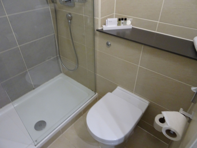 Bathroom 4, Garner Hotel Preston Samlesbury by IHG, Lancashire