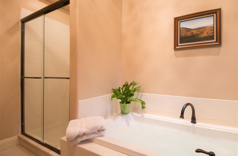 Bathroom 4, Caldwell House Bed & Breakfast, Orange