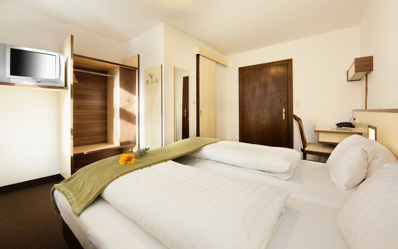 Bedroom 4, Hotel Goldene Krone, Innsbruck