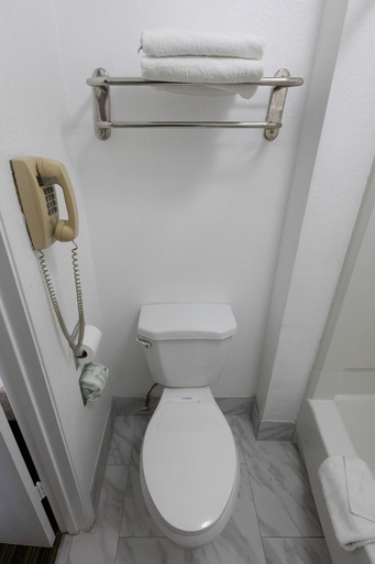 Bathroom 4, Quality Inn Salinas City Center Area, Monterey
