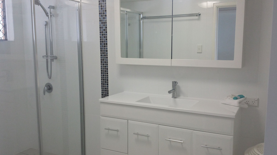 Bedroom 4, Wyuna Beachfront Holiday Apartments, Gold Coast