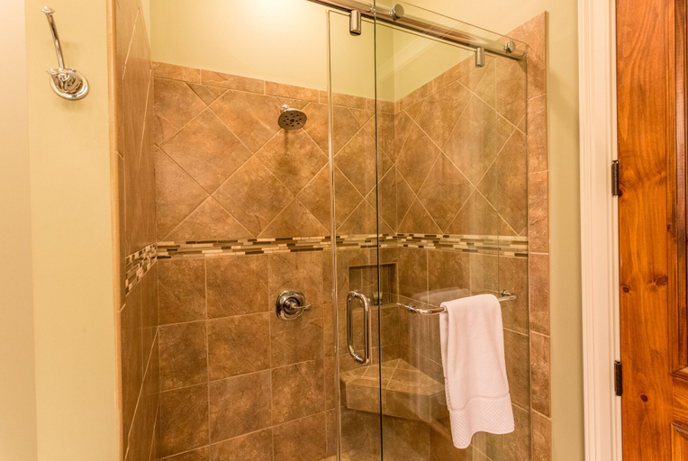 Bathroom 4, The Bleckley Inn, Anderson