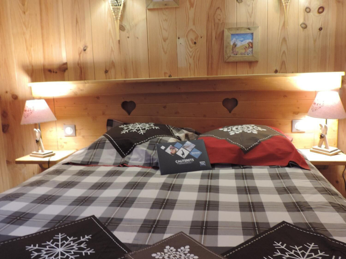Bedroom 4, Le Pas de L'Ours, Hautes-Pyrénées
