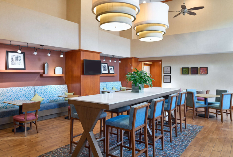 Food & Drinks 5, Hampton Inn & Suites Providence/Smithfield, Providence
