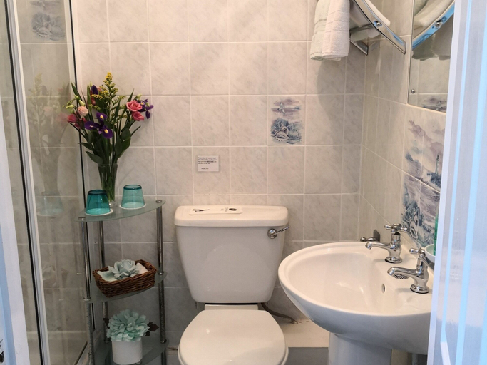 Bathroom 3, The Arches B&B, Cornwall