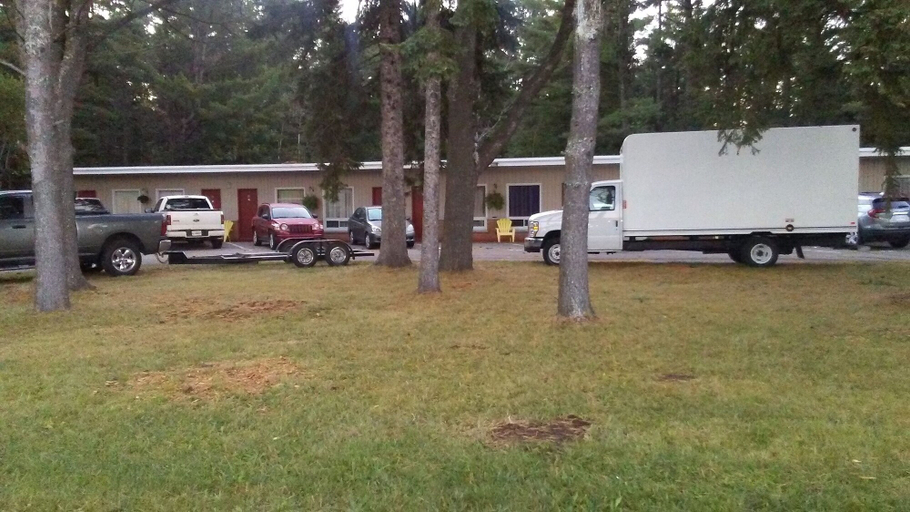 Exterior & Views 2, Pine Grove Motel, Algoma