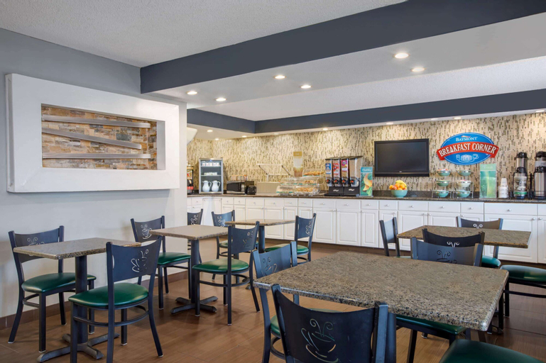 Food & Drinks 5, Baymont by Wyndham Wilmington, New Hanover