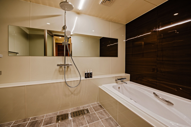 Bathroom 5, Kanucha Bay Hotels & Villas, Nago