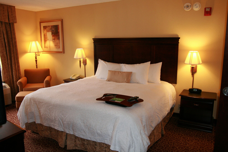 Bedroom 3, Hampton Inn Bennington, Bennington