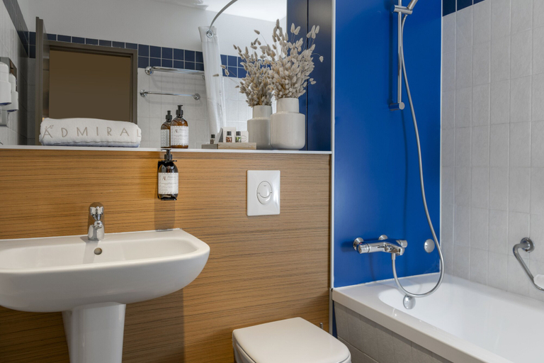 Bathroom 5, Hotel Admiral, Lugano