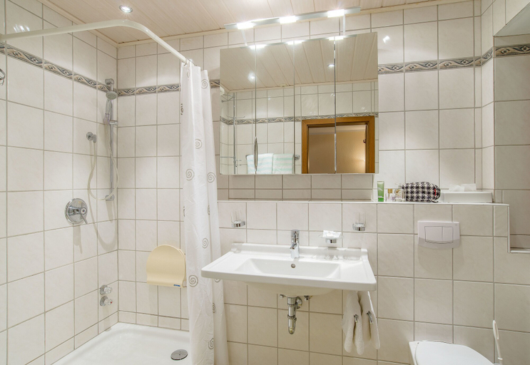 Bathroom 3, Gasthof & Landhotel Ohrnbachtal, Miltenberg