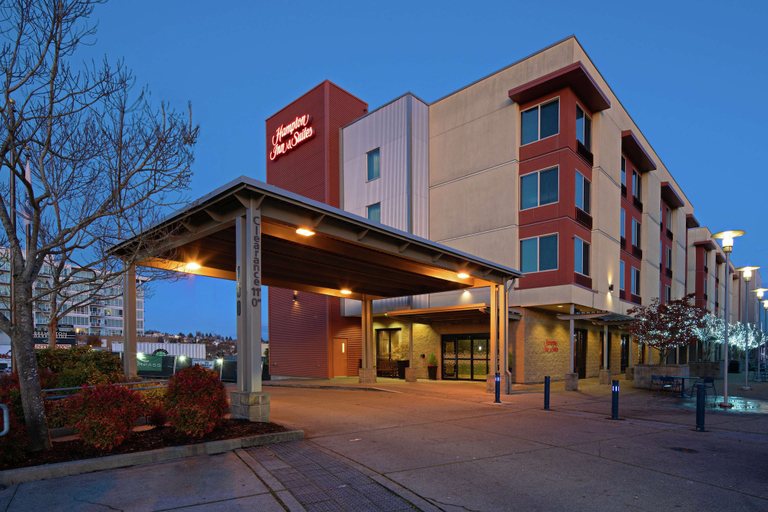 Exterior & Views