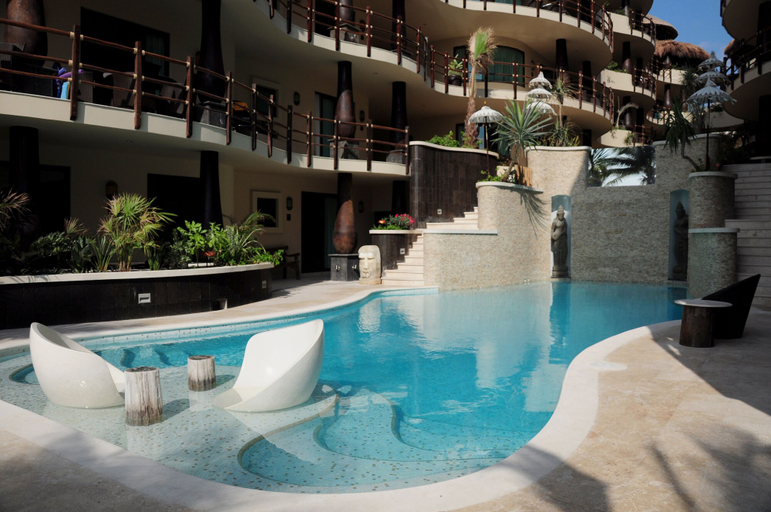 Sport & Beauty 3, El Taj Oceanfront & Beachside Condo Hotel, Cozumel