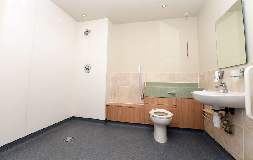 Bathroom 3, Crown, Droitwich by Marston's Inns, Worcestershire