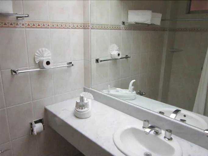 Bathroom 5, Hotel Baluarte, Veracruz