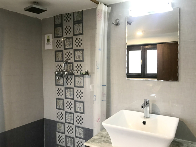 Bathroom 3, Shiva Guest House, Bagmati