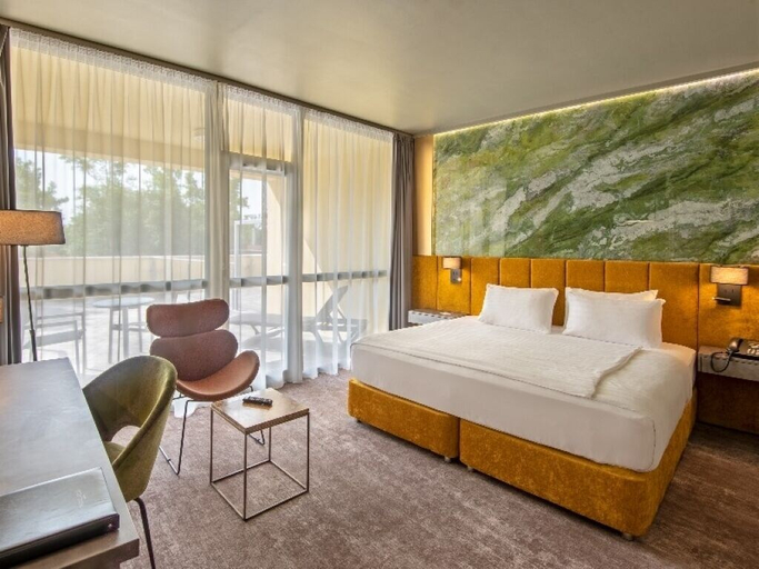 Bedroom 3, Hotel Azúr Prémium, Siófok