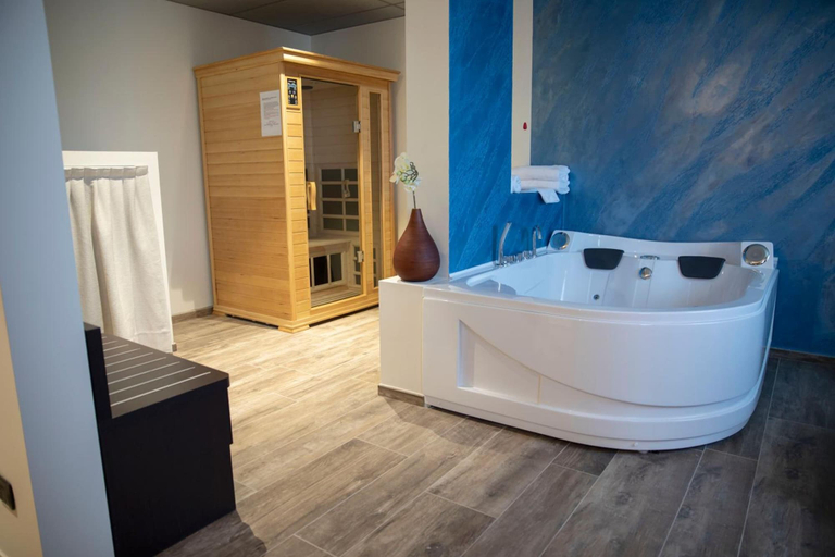 Bathroom 4, Casta Hotel, Cuneo