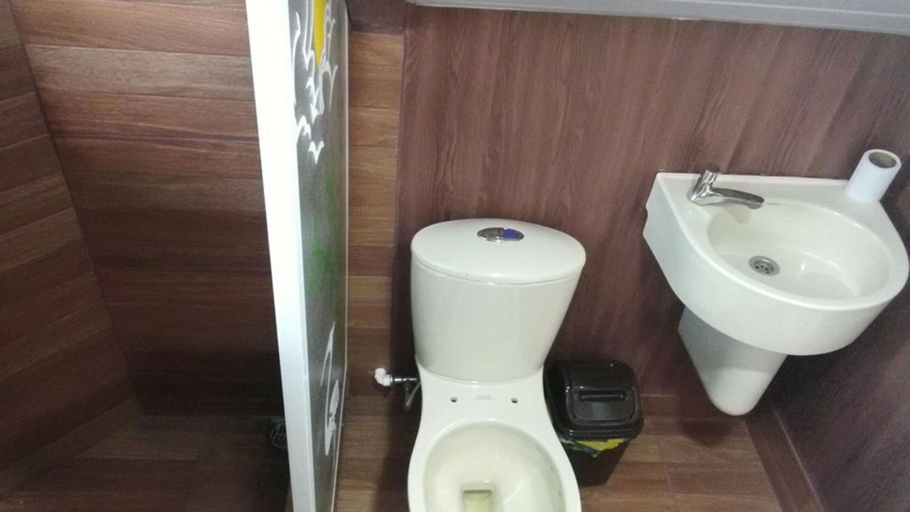 Bathroom 4, La Quinta Primavera, Lago Agrio