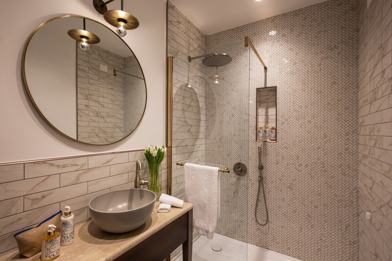 Bathroom 5, Hotel Mediterraneo, Napoli