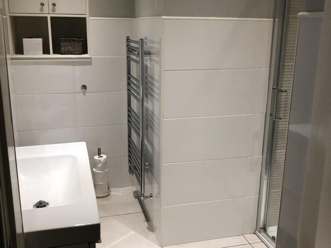 Bathroom 4, The Lane Apartment, Edinburgh