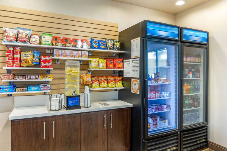 Food & Drinks 5, Comfort Inn & Suites Orange County John Wayne Airport, Orange