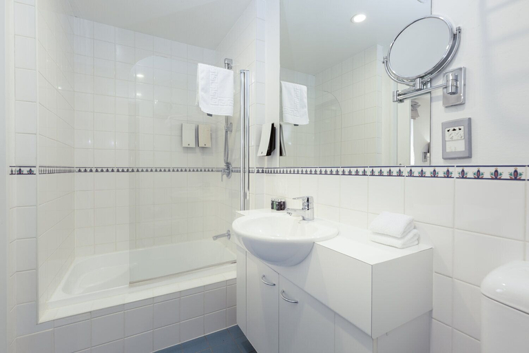 Bathroom 5, Fino Hotel and Suites, Christchurch