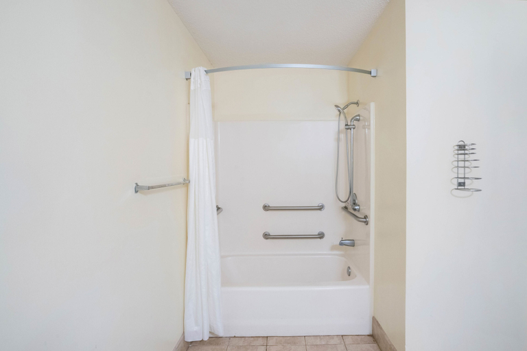 Bathroom 4, Travelodge by Wyndham Santee, Orangeburg