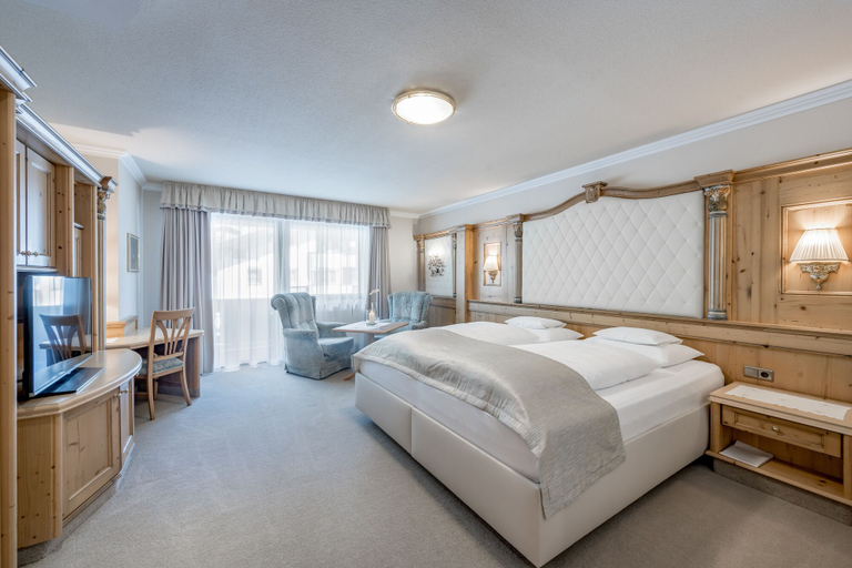 Bedroom 3, Hotel Trofana Royal, Landeck