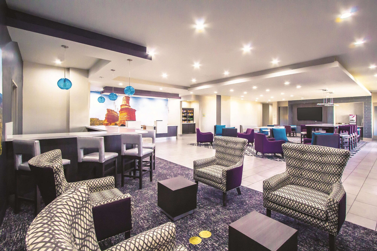 Food & Drinks 5, La Quinta Inn & Suites by Wyndham Pampa, Gray
