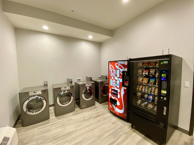 Food & Drinks 5, Days Inn & Suites by Wyndham Beaumont West / I-10 & Walden, Jefferson