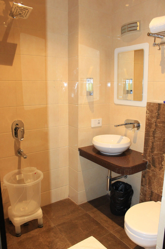 Bathroom 5, Hotel Urban Galaxy, Amritsar