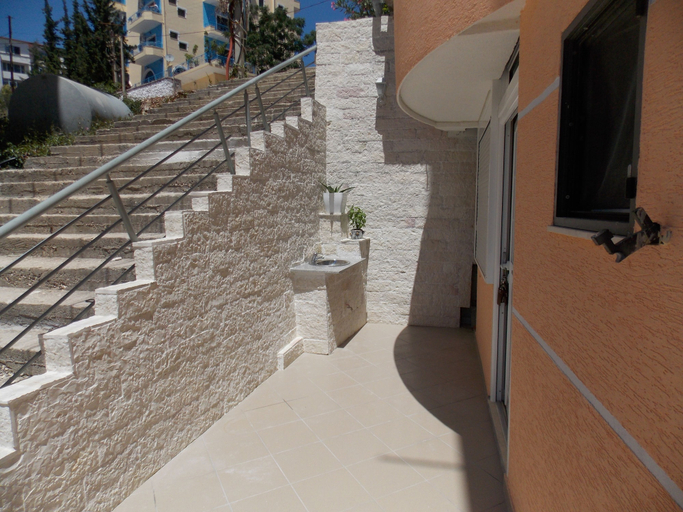 Others 5, Amber Apartments, Sarandës