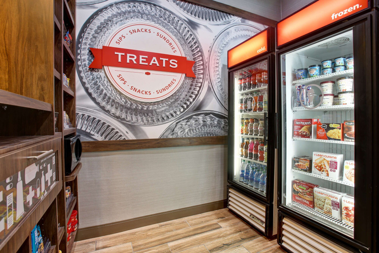 Food & Drinks 5, Hampton Inn & Suites Dallas-DeSoto, Dallas