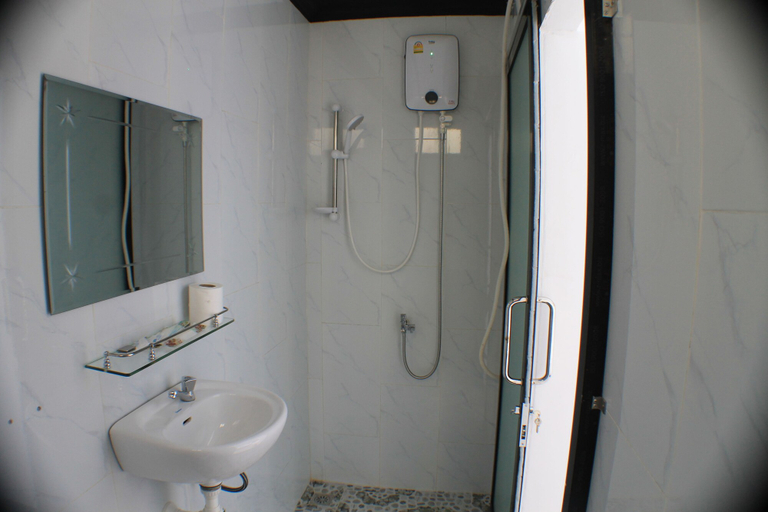 Bathroom 5, Sofinny Motel, Sihanoukville