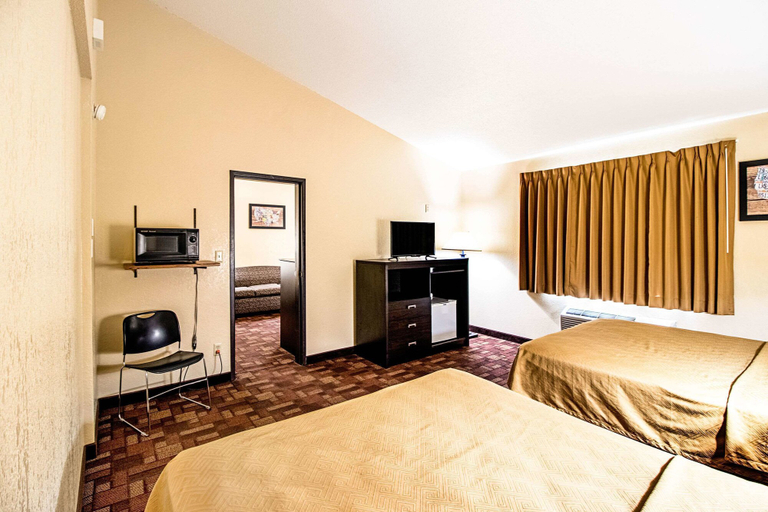 Bedroom 4, Econo Lodge Watertown, Codington