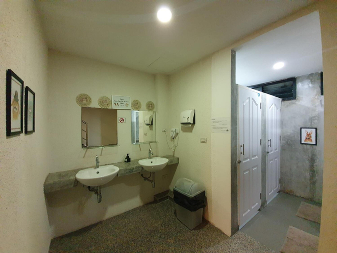 Bathroom 4, Rabbitat Hostel, Ratchathewi