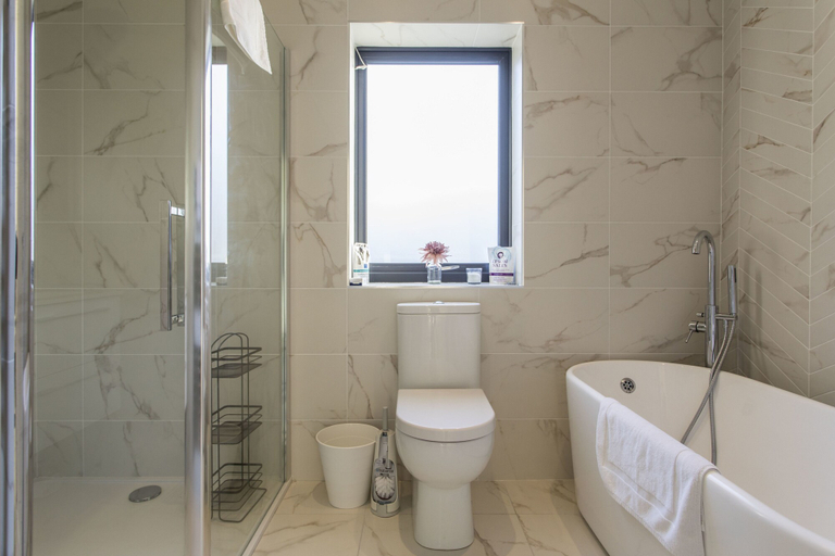 Bathroom 4, Killester Self Catering Cottage, Dublin