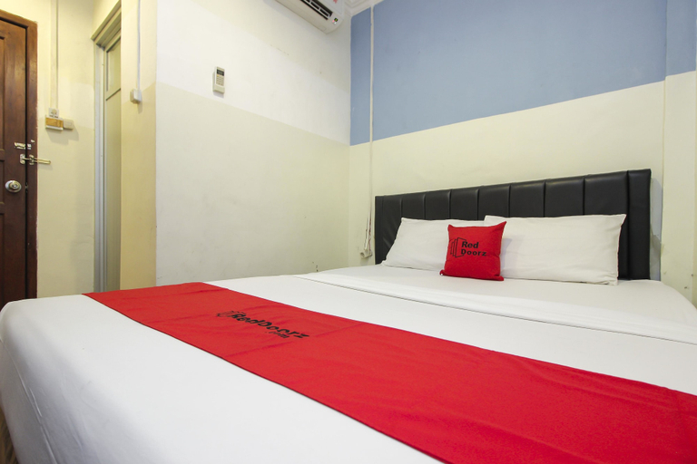 Bedroom 1, RedDoorz near Bethesda Manado, Manado
